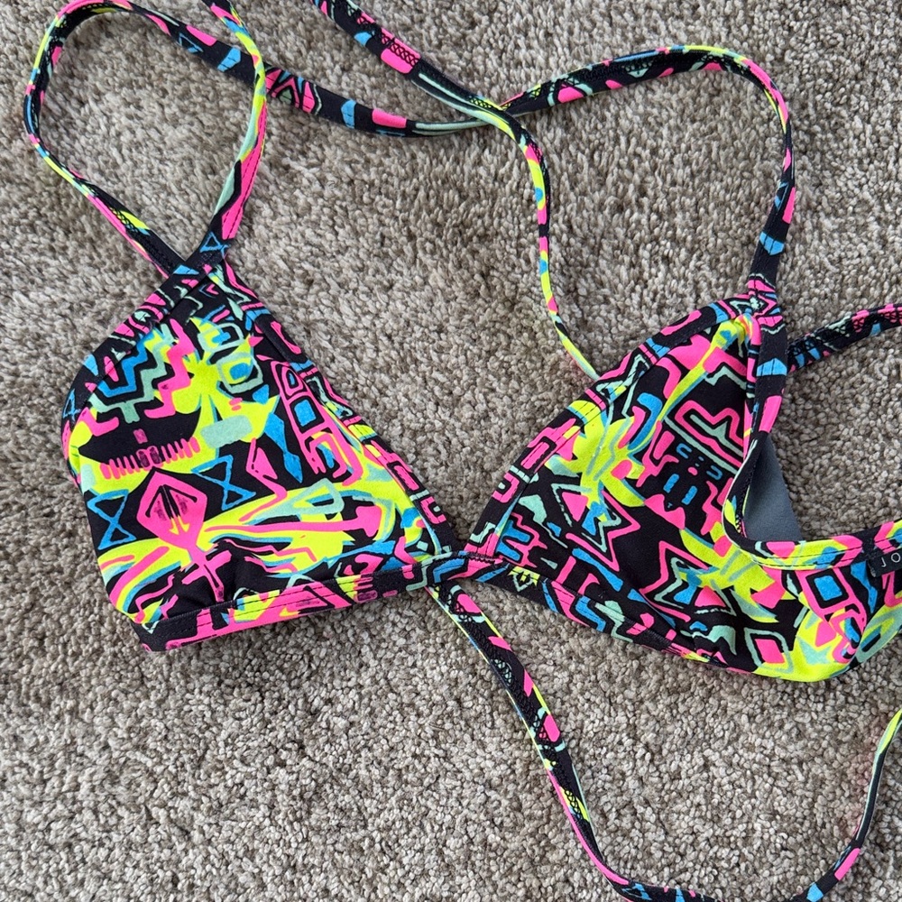 Jolyn triangle top